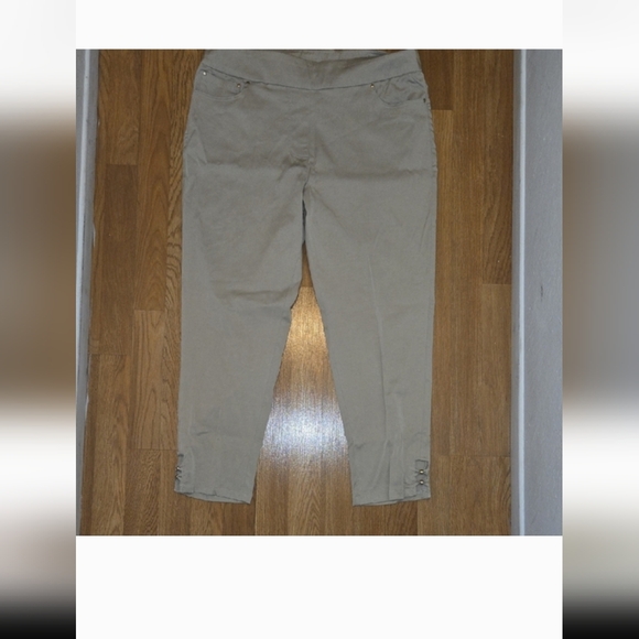 Ruby Rd. Beige Trousers - Picture 11 of 11